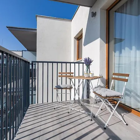 Allure Apartment Golden Harbour by Renters Prestige