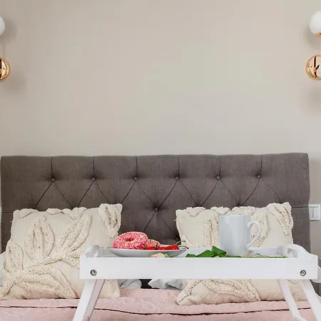 Allure Apartment Golden Harbour by Renters Prestige *