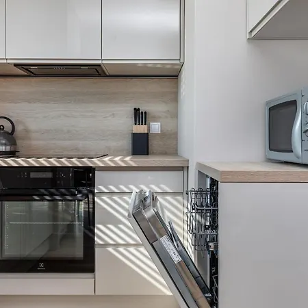 Apartment Allure Apartment Golden Harbour by Renters Prestige *