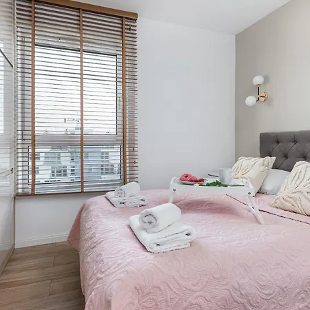 Allure Apartment Golden Harbour by Renters Prestige *